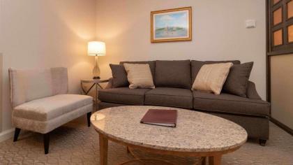 Best Western PLUS Vineyard Inn and Suites - image 11