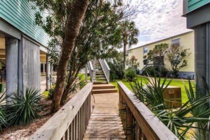 Renovated Pensacola Beach Condo with Community Pool! - image 3