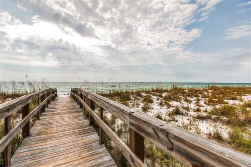 Renovated Pensacola Beach Condo with Community Pool! - image 4