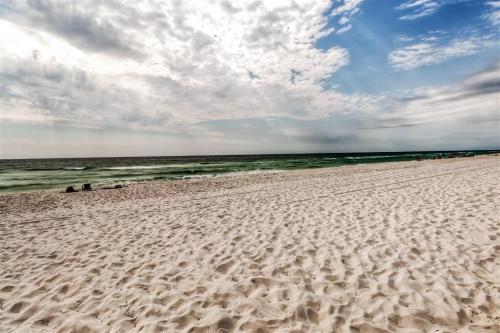 Renovated Pensacola Beach Condo with Community Pool! - image 5