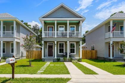 Lone Oak House - image 1