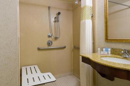 Hampton Inn and Suites Peoria at Grand Prairie - image 3