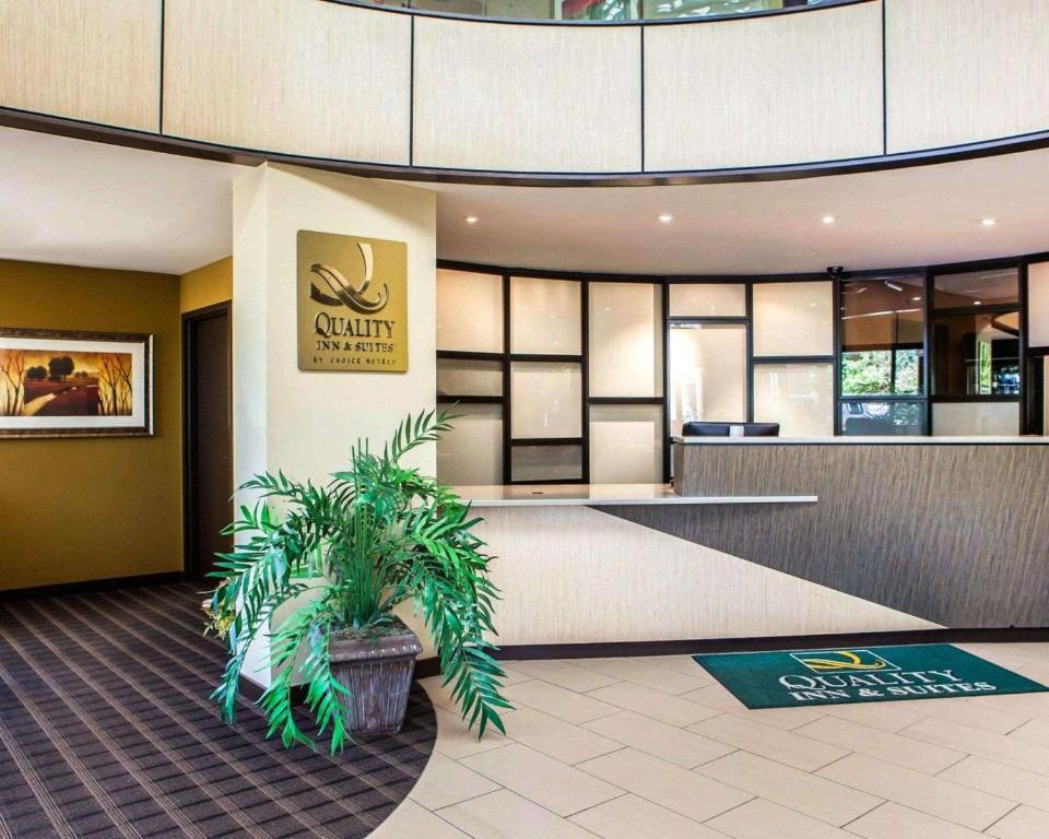 Quality Inn & Suites Peoria - image 2