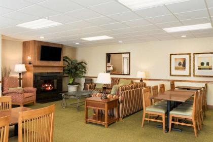 Country Inn & Suites by Radisson Peoria North IL - image 11