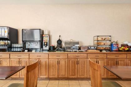 Country Inn & Suites by Radisson Peoria North IL - image 4