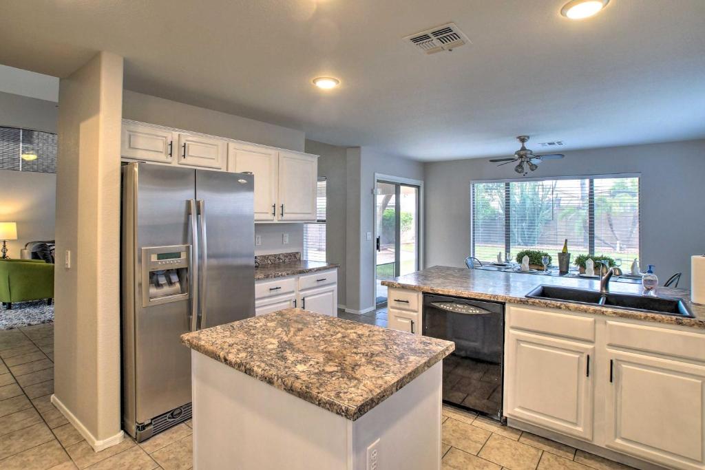 Pet-Friendly Home 2 Mi From Peoria Sports Complex! - image 4