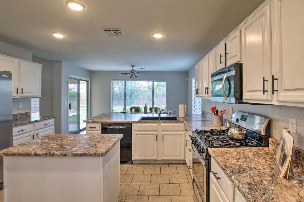 Pet-Friendly Home 2 Mi From Peoria Sports Complex! - image 5