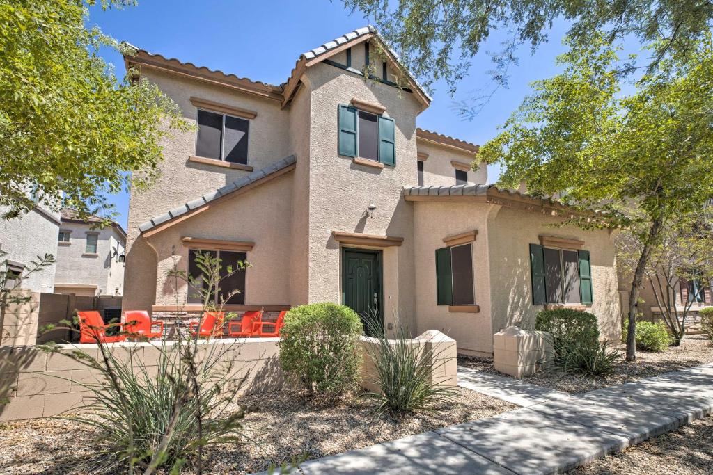 AZ Home with Smart TV AC Kitchen and Pool Access! - main image