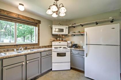 Lake Pepin Cottage with Patio - 6 Blocks to Marina! - image 10