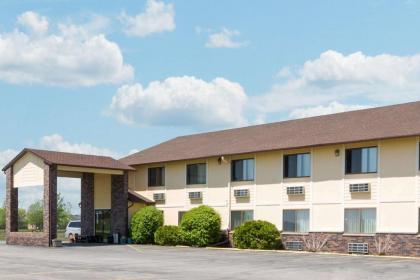 Super 8 by Wyndham Perry IA Iowa