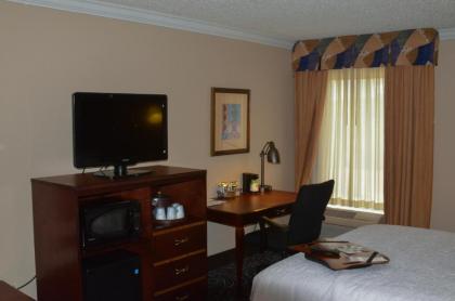 Hampton Inn Perry - image 12