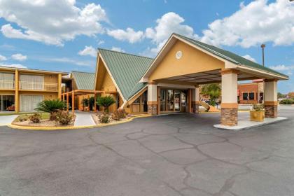 Econo Lodge - image 11