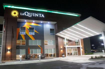 La Quinta Inn & Suites by Wyndham Perry - image 12