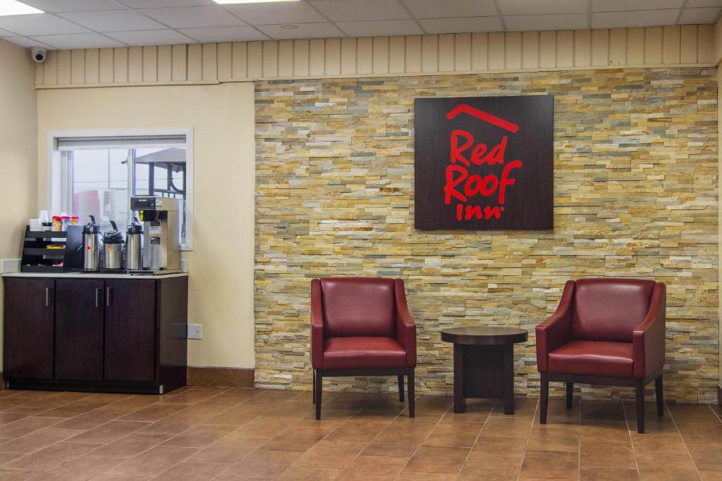 Red Roof Inn Perrysburg - image 6