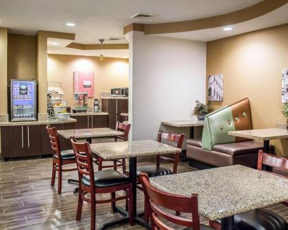 Comfort Suites Perrysburg - image 12