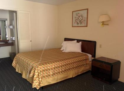 Economy Inn Toledo-Perrysburg - image 10