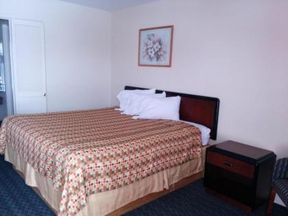 Economy Inn Toledo-Perrysburg - image 4