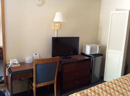 Economy Inn Toledo-Perrysburg - image 5