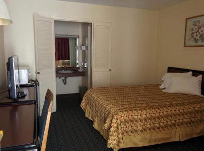 Economy Inn Toledo-Perrysburg - image 9