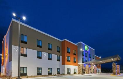 Holiday Inn Express & Suites Perryton an IHG Hotel - image 9