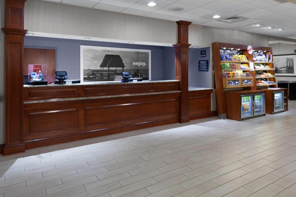 Hampton Inn Woodbridge - main image