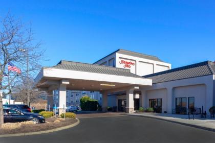 Hampton Inn Woodbridge - image 2