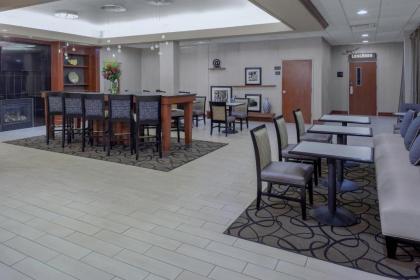 Hampton Inn Woodbridge - image 20