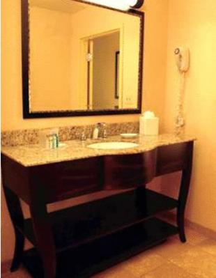 Hampton Inn and Suites Peru - image 3