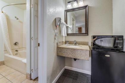 Americas Best Value Inn Petaluma - image 10