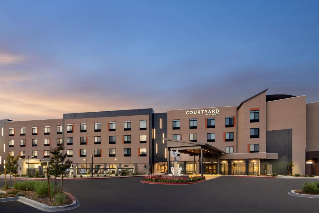 Courtyard by Marriott Petaluma Sonoma County - main image