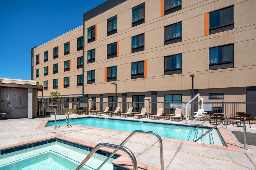 Courtyard by Marriott Petaluma Sonoma County - image 7