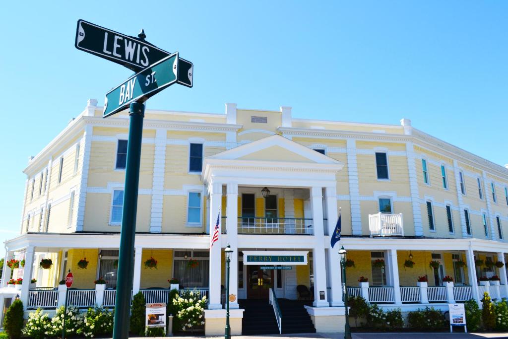 Stafford's Perry Hotel - main image