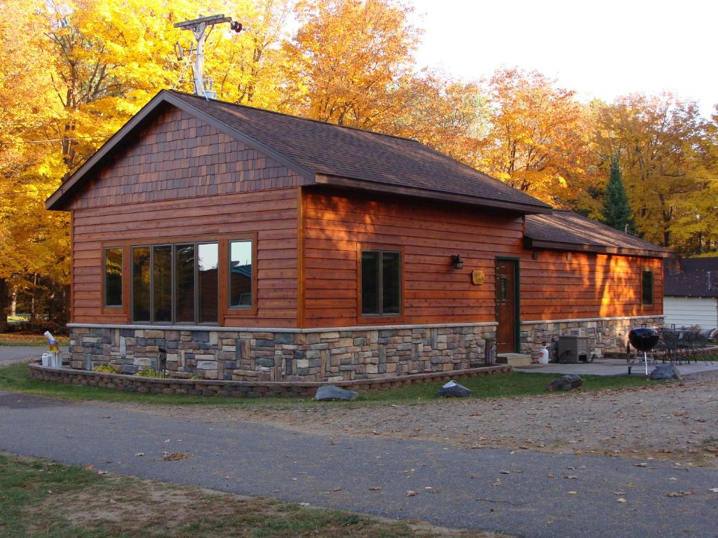 Musky Lodge Home - main image