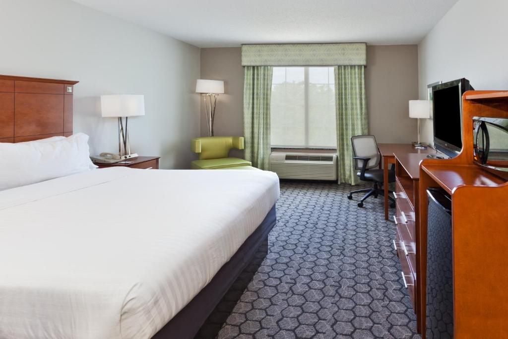 Holiday Inn Express Phenix City-Fort Benning an IHG Hotel - image 4