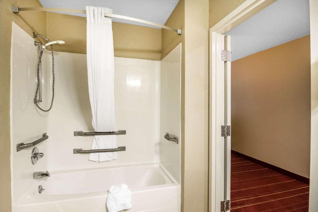 Quality Inn Phenix City Columbus - image 6