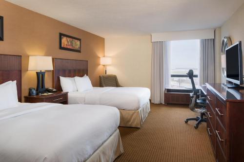 DoubleTree by Hilton Philadelphia Airport - image 3