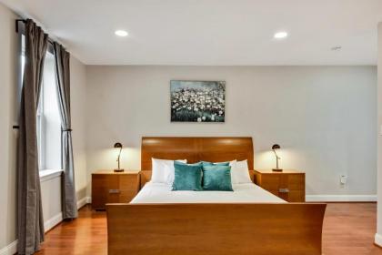 The Dreamers Penthouse-Funky 3BD in Center City - image 11