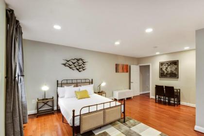 The Dreamers Penthouse-Funky 3BD in Center City - image 15