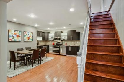 The Dreamers Penthouse-Funky 3BD in Center City - image 17