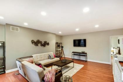 The Dreamers Penthouse-Funky 3BD in Center City - image 18