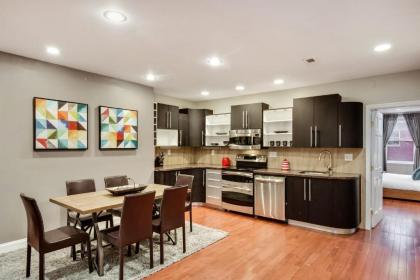 The Dreamers Penthouse-Funky 3BD in Center City - image 2
