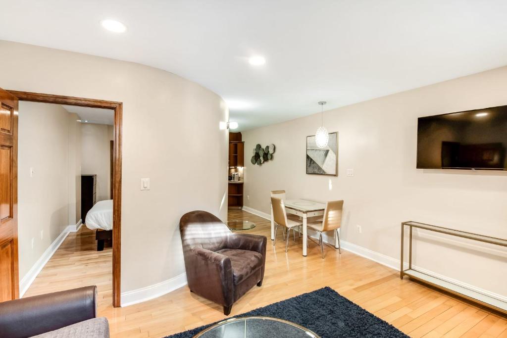 The Dreamers Residence - Convenient 1BD in Center City - image 7