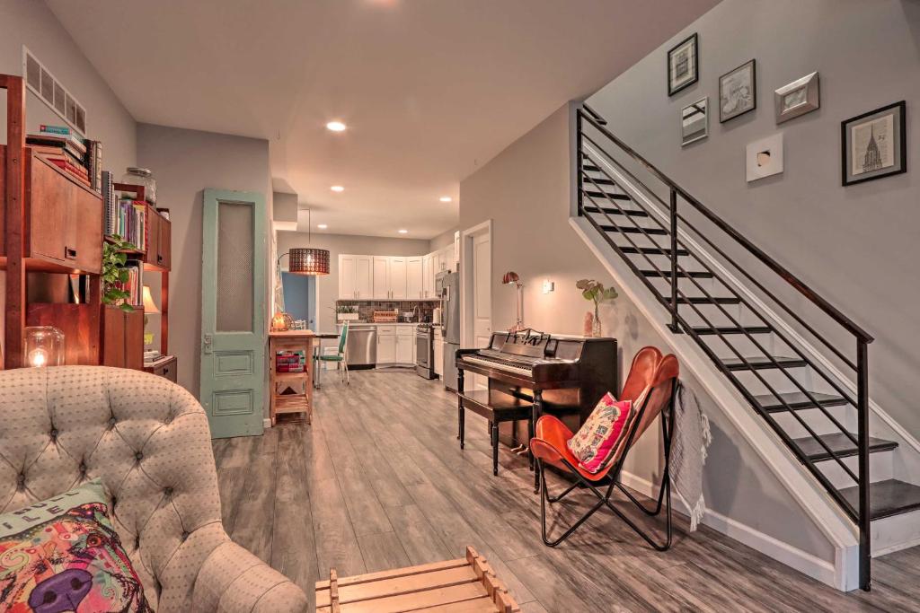 Chic Philly Townhouse with Patio in Brewerytown! - image 5