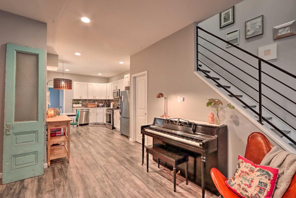 Chic Philly Townhouse with Patio in Brewerytown! - image 7