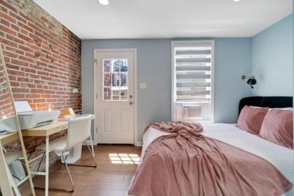 Stylish Rowhome-Fishtown-Near Shops - image 1