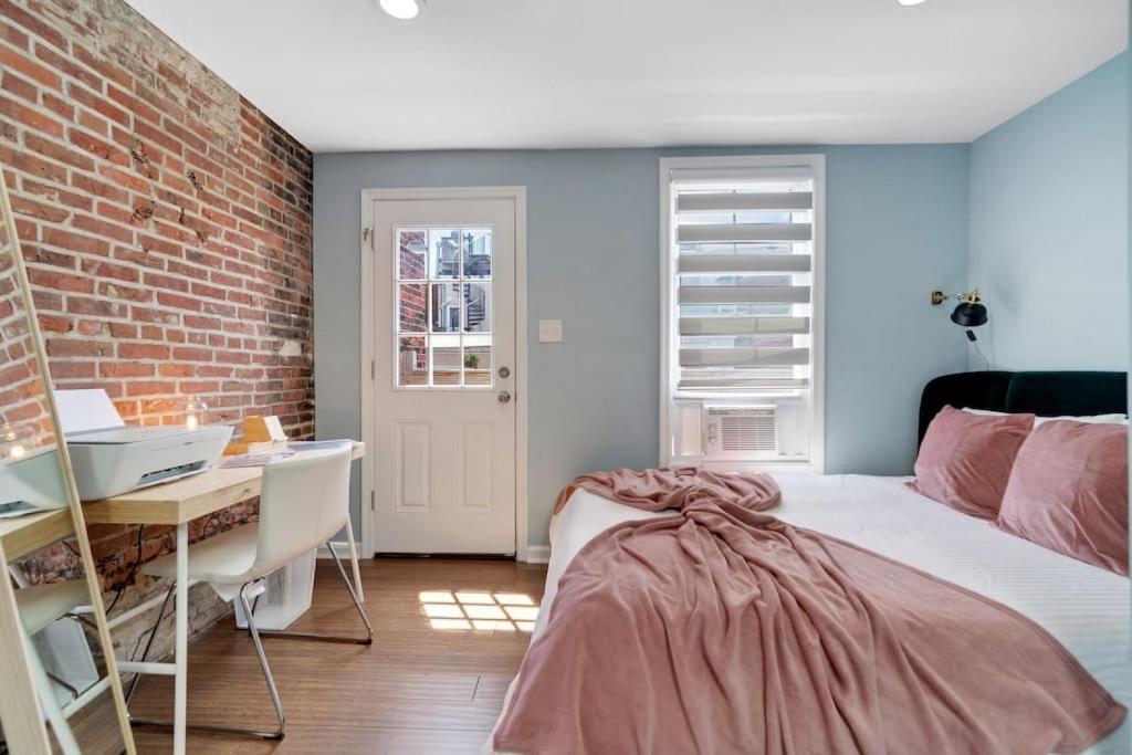 Stylish Rowhome-Fishtown-Near Shops - main image