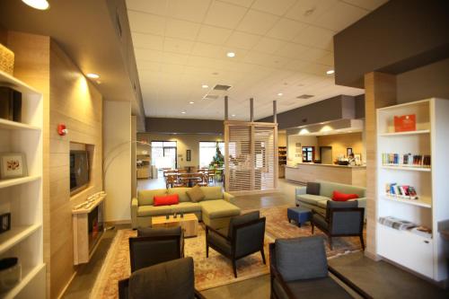 GreenTree Inn & Suites Phoenix Sky Harbor - image 4