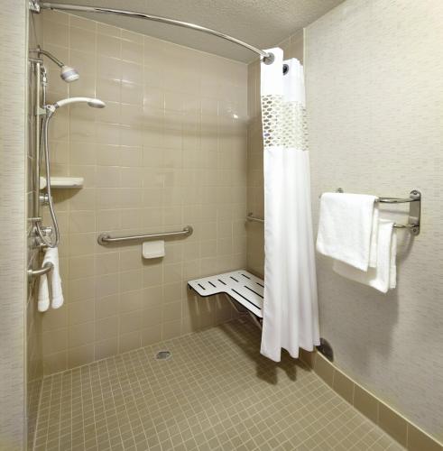 Hampton Inn Phoenix - Biltmore - image 2