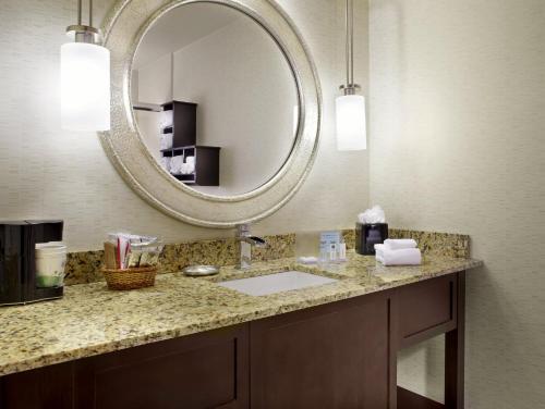 Hampton Inn Phoenix - Biltmore - image 3