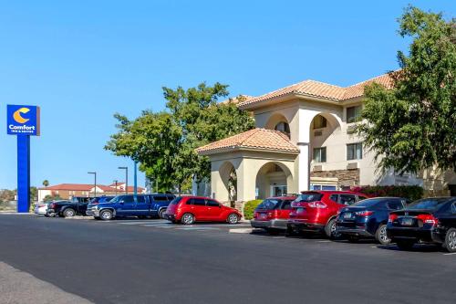 Comfort Inn & Suites Phoenix North / Deer Valley - main image